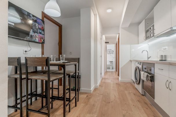 Bright room in Avenida San Luis - Photo 1