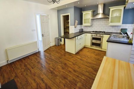 3 bedroom end of terrace house to rent - Photo 3