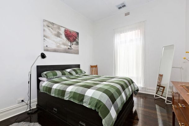 Spacious 3-Bedroom Coastal Home in Henley Beach South - Photo 1