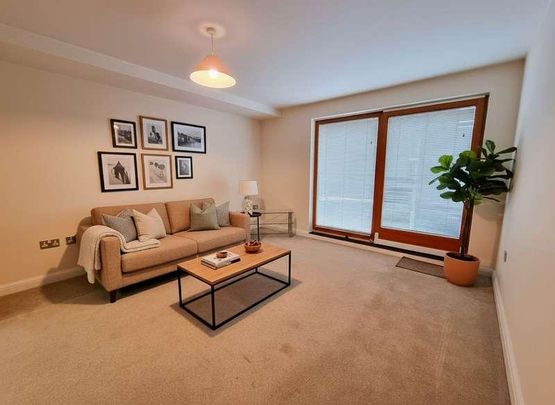 Abbey End, Kenilworth, CV8 - Photo 1