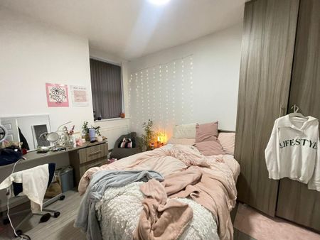 6 bedroom townhouse to rent - Photo 2