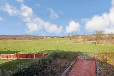 3 bedroom semi-detached house to rent - Photo 2