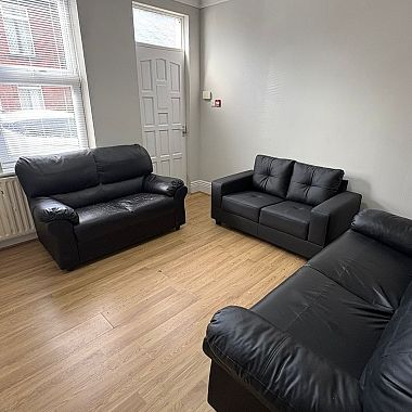 4-Bed Student Property in a Great Area - Photo 1