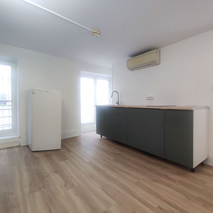 Bureaux à louer - 92 m2 - traversant - Photo 1