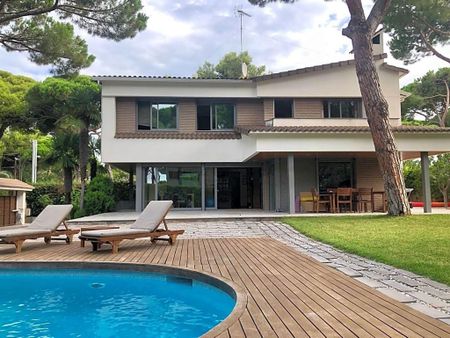 Luxury Villa for rent in Castelldefels, Spain - Photo 3