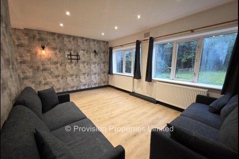 4 Bedroom Rentals in Leeds - Photo 1