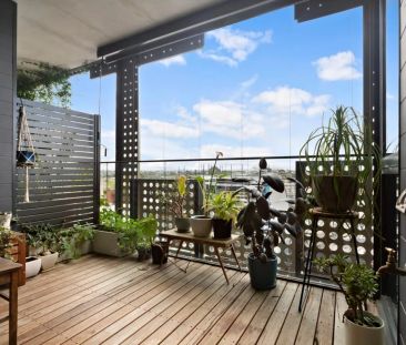 Stunning Sustainable 2-Bedroom Apartment in Nightingale Brunswick East - Photo 3