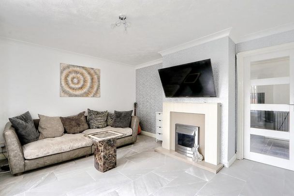 2 bedroom end of terrace house to rent - Photo 1