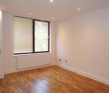 Consort Way, HORLEY - Photo 2