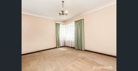 Charming Family Home - Photo 4