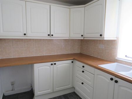 2 bedroom flat to rent - Photo 3