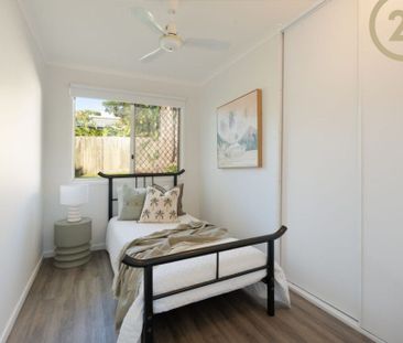 Spacious Family Sunshine Beach Home - Photo 3