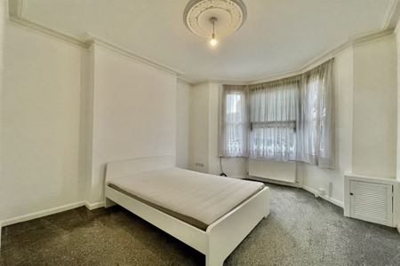 1 bed Flat Delaford Street, SW6 - Photo 2