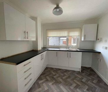 2 bedroom semi-detached house to rent - Photo 4