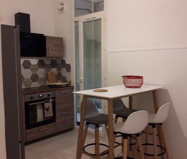 Location Appartement 2 pièces 56m² MARSEILLE 7ème - Photo 6