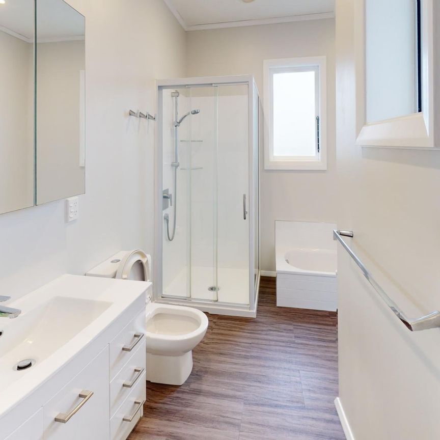 Awapuni - 2 Bedrooms - Photo 1