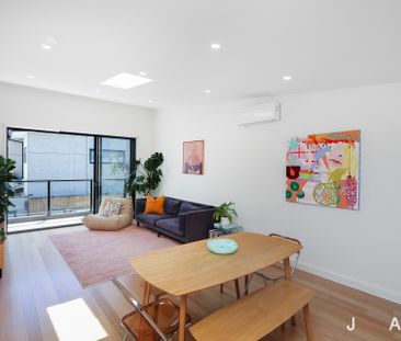 2/219 Essex Street, West Footscray VIC 3012 - Townhouse For Rent | ... - Photo 4