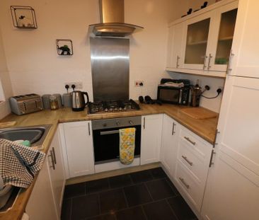 2 bedroom semi-detached house to rent - Photo 5