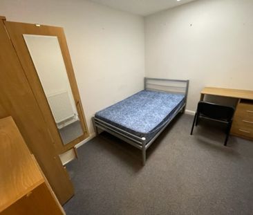 12 Bed Student Accommodation - Photo 3