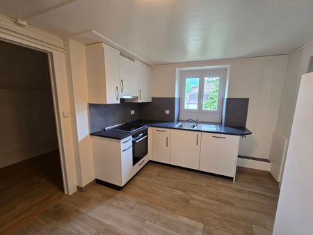 Bel appartement de 3 pièces au 2ème étage au centre du village avec part au grand jardin commun - Photo 4