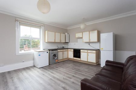 2 bedroom flat to rent - Photo 4