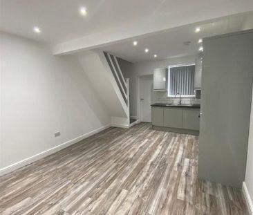 2 bedroom end of terrace house to rent - Photo 1