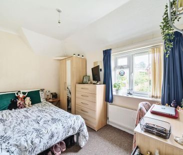 4 bedroom semi-detached house to rent - Photo 5