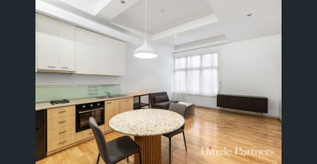 Stylish City Living! - Photo 2