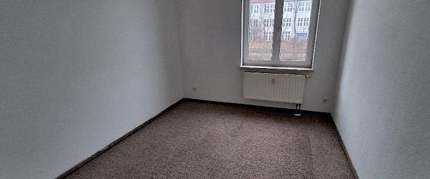 günstige 2 Zimmer Wohnung mit Aufzug im Haus und EBK - Photo 1