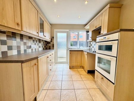 3 bedroom semi-detached house to rent - Photo 5