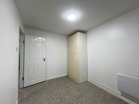 3 bedroom flat to rent - Photo 2