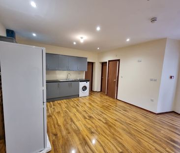 2 Bed Flat, Chudleigh Crescent, IG3 - Photo 4