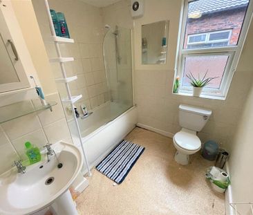 1 bedroom in a house share to rent - Photo 5