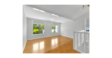 Elegant Queenslander Opposite Oriel Park - Photo 4