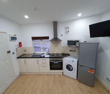 Studio to rent - Photo 2
