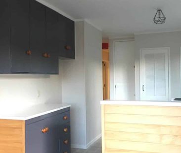 Refined Browns Bay Living | Rangitoto College Zone - Photo 3