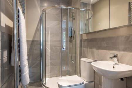 Lesley Park Royal, 1 Rosepark Gardens, Belfast, BT5 7LW - Photo 2