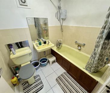 Gardens Court, Parkstone Road, Poole - Photo 5