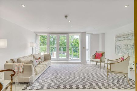 A fantastic five bedroom family home, split over four floors, benefitting from off-street parking. - Photo 2