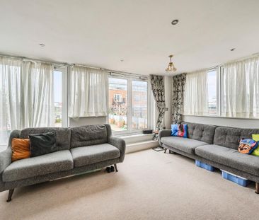 3 bedroom flat to rent - Photo 1