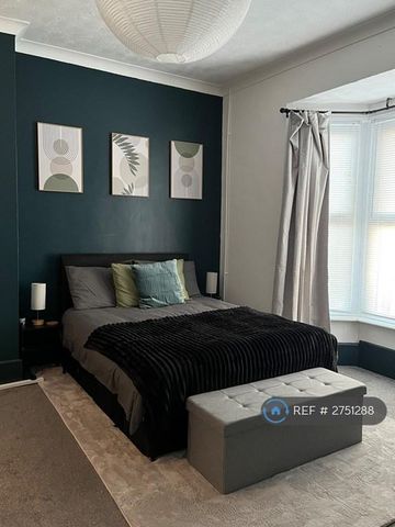 1 bedroom in a house share to rent - Photo 2