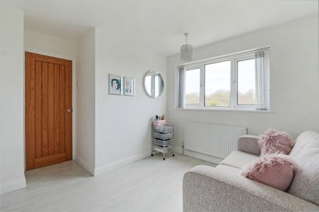 3 bedroom detached house to rent - Photo 3