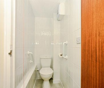 1 bedroom retirement property to rent - Photo 6