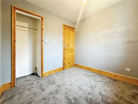 Freesia Drive, Bisley, Woking, Surrey, GU24 9HA - Photo 3