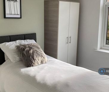 1 bedroom in a house share to rent - Photo 3