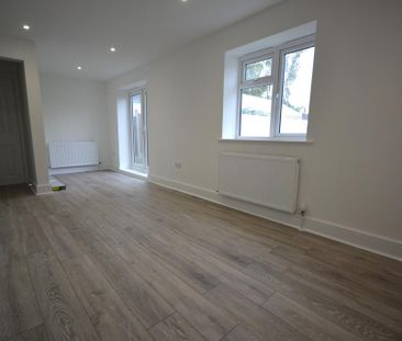 2 bedroom end of terrace house to rent - Photo 5