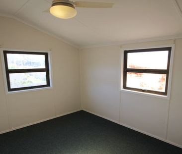 Conveniently located high-set 4 bedroom home. - Photo 6