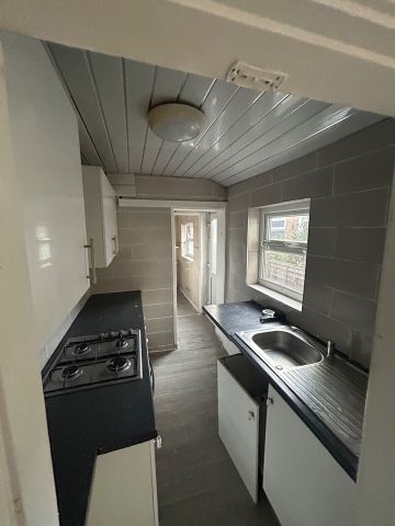 3 Bed Semi-Detached House, Rossington Road, NG2 - Photo 2