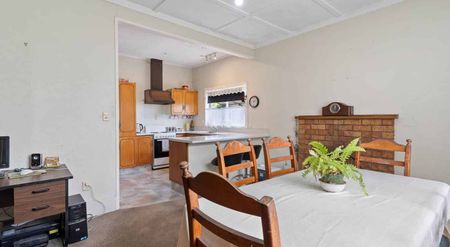 Classic Bungalow with Sleep out - Photo 2