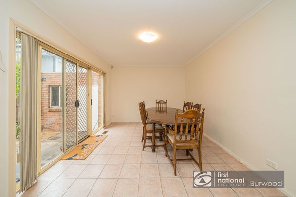 Modern and Spacious 3-Bedroom Residence with 2 Bathrooms and Parking for Your Comfortable Living - Photo 1